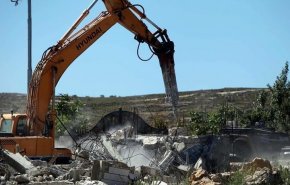 الاحتلال يهدم منزلا لمواطن فلسطيني بالضفة الغربية
