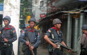 شاهد.. جيش ميانمار يواصل الإعتقالات والاحتجاجات تتصاعد
