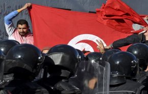 شاهد.. تظاهرات تونسية غاضبة تطالب بالكشف عن حقيقة الإغتيالات  