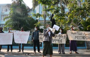 فيسبوك يقلص توزيع محتوى صفحات الجيش في ميانمار