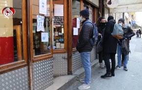 شاهد: طلاب عرب يبحثون عن مساعدات غذائية في فرنسا 