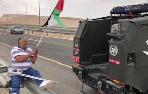 خشم نظامی صهیونیست از دیدن پرچم فلسطین + فیلم