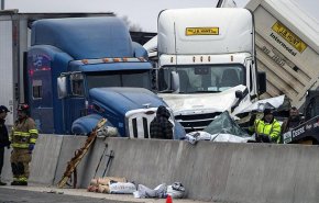 ویدیوی سر خوردن تریلی در جاده یخی تگزاس/ تصادف زنجیره‌ای ۱۳۰ خودرو و ۶ کشته در آمریکا