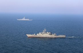 مناورات بحرية.. السفن الإيرانية والروسية تطلق النار على أهداف محددة 