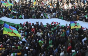 بالصور..الاحتجاجات تعود للجزائر بعد عام على رحيل بوتفليقة