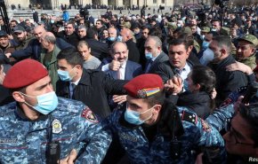  رئيس وزراء أرمينيا يحذر من انقلاب عسكري ضده