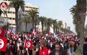 شاهد.. إستعراضات سياسية في تونس وسط أزمات تعصف بالبلاد