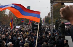 معارضو رئيس وزراء أرمينيا يقتحمون مبنى حكوميا