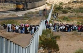 أميركا تحتجز عددا قياسيا من المهاجرين على الحدود مع المكسيك
