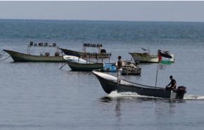 بحرية العدو الاسرائيلي تعتدي على الصيادين الفلسطينيين بغزة