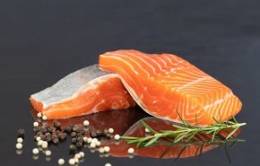 دراسة: تناول الأسماك الزيتية مرتين بالأسبوع يحميك من خطر الوفاة بهذا المرض!
