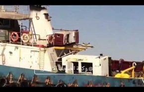 شاهد بالفيديو قراصنة يخطفون سفينة عراقية في المياه الاقليمية