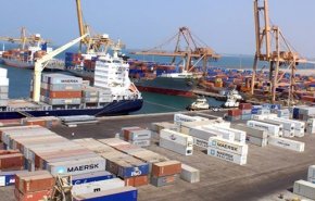 تحالف العدوان السعودي يسمح لأربع سفن وقود بدخول ميناء الحديدة