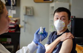 الكشف عن عدد الصينيين الذين تلقوا لقاحات ضد فيروس كورونا