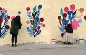 فنانون ايرانيون یروون حکایات نوروز على جدران وحدائق طهران 