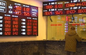 هبوط شديد لليرة التركية بعد إقالة نائب محافظ البنك المركزي + فيديو