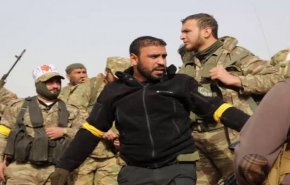 قائد فصيل سوري مدعوم تركيا يقدم مساعدات لفقراء الكاميرون تثير ضجة