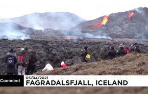 بالفيديو.. الطهي على الحمم البركانية في أيسلندا