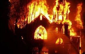 بالفيديو.. احتراق وانفجار كنيسة في أمريكا