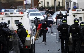  شاهد.. ايرلندا الشمالية تشهد اعمال العنف بسبب قواعد التجارة الجديدة
