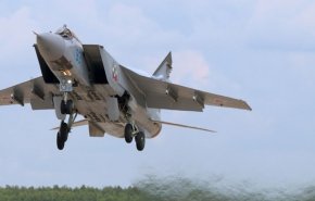 جنگنده میگ روسی هواپیمای شناسایی آمریکا را رهگیری کرد + فیلم