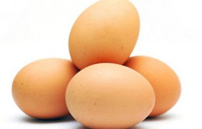 اختبار بسيط في 3 ثوان… كيف تعرف البيض الفاسد؟