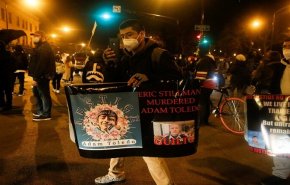 احتجاجات في شيكاغو إثر مقتل صبي لاتيني على يد شرطة أمريكا 