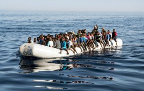 ارتفاع ضحايا غرق قارب مهاجرين قبالة سواحل تونس إلى 41 قتيلا