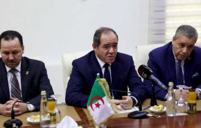 وزيران جزائريان يزوران ليبيا لبحث الأمن الإقليمي
