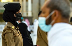 حضور پلیس زن سعودی با لباس نظامی در مکه جنجال برانگیز شد + تصاویر