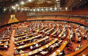 البرلمان الباكستاني يناقش مسألة طرد السفير الفرنسي
