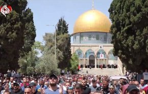 گزارش خبرنگار العالم از حوادث قدس/ حضور هزاران فلسطینی در مسجدالاقصی و حمله صهیونیست ها به نمازگزاران