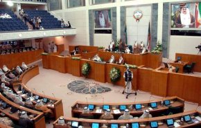 نواب كويتيون يصعدون رفضهم لتأجيل استجواب رئيس الوزراء
