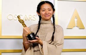  أول امرأة آسيوية 'كلوي تشاو' تفوز بجائزة أوسكار أفضل إخراج

