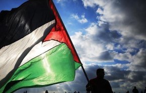 شاهد .. كاتب فلسطيني يكشف أسباب إرجاء الإنتخابات الفلسطينية 
