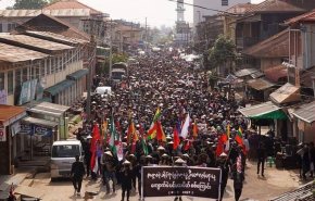 احتجاج الآلاف في ميانمار وسقوط 5 قتلى
