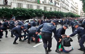 السلطات الجزائرية توقف 230 رجل حماية مدنية إثر تنظيمهم حركة احتجاجية
