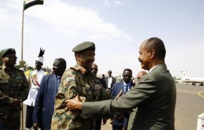 الرئيس الإريتري يصل الخرطوم ويلتقي البرهان وحمدوك