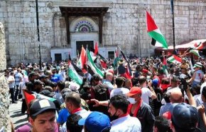 مشاركو إحياء يوم القدس بدمشق: لا خيار لمواجهة الاحتلال إلا بالمقاومة 