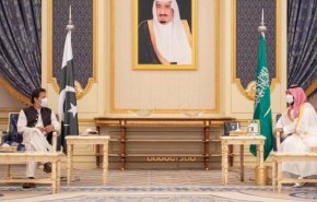 بن سلمان يستقبل رئيس وزراء باكستان في جدة