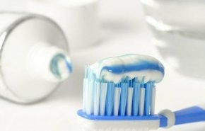 لأول مرة.. شركة تبتكر أنابيب معجون أسنان قابلة لإعادة التدوير