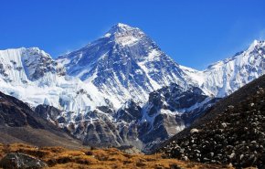 نيبالي يحطم الرقم القياسي ويتسلق جبل إفرست 25 مرة