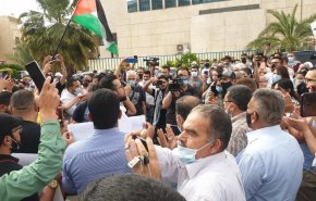 تظاهرات حاشدة في عمّان تطالب بطرد السفير الإسرائيلي