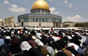 حضور گسترده فلسطینیان برای برگزاری نماز عید فطر در مسجد الاقصی