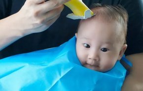 أطباء جلدية: حلاقة شعر حديثي الولادة لا دور له في زيادة كثافته