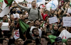 الجزائر..الشرطة تفرق احتجاجا بعد تحذير من وزارة الداخلية