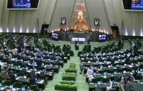 نواب إيرانيون: الرفع الكامل للحظر سياسة إيران الحاسمة