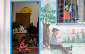 بالصور..مدارس الأونروا ملاذ النازحين في غزة