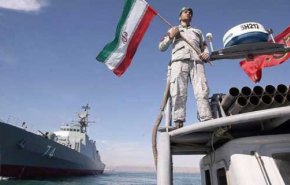 قائد القوة البحرية الإيرانية يتفقد الاسطول البحري جنوبي البلاد
