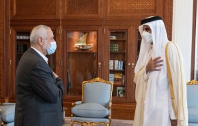  أمير قطر يبحث مع هنية آخر تطورات الأوضاع في فلسطين